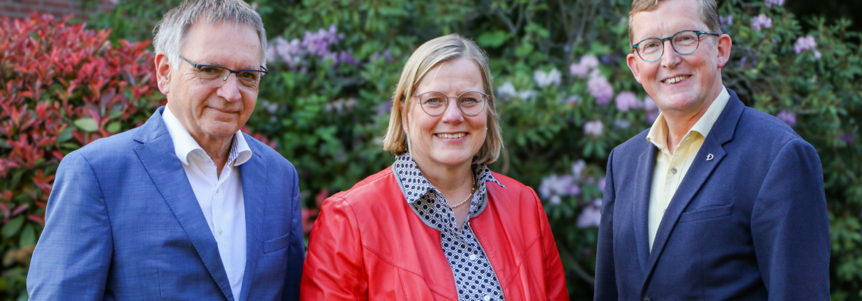 Von links nach rechts: Stiftungsvorstand Rainer Bosch mit der neuen Kuratoriumsvorsitzenden Ursula Jockweg-Kemkes sowie Karl Döring, ebenfalls Vorstand der Sankt-Martinus-Stiftung.