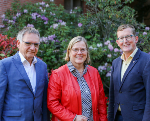 Von links nach rechts: Stiftungsvorstand Rainer Bosch mit der neuen Kuratoriumsvorsitzenden Ursula Jockweg-Kemkes sowie Karl Döring, ebenfalls Vorstand der Sankt-Martinus-Stiftung.