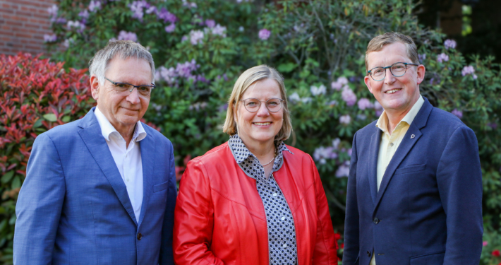Von links nach rechts: Stiftungsvorstand Rainer Bosch mit der neuen Kuratoriumsvorsitzenden Ursula Jockweg-Kemkes sowie Karl Döring, ebenfalls Vorstand der Sankt-Martinus-Stiftung.